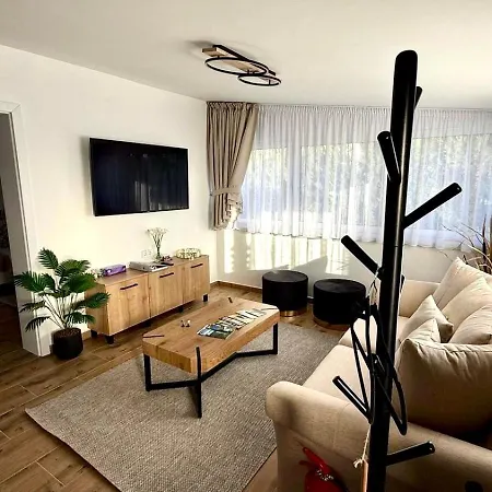 Tj Nyaralo Holiday home *
