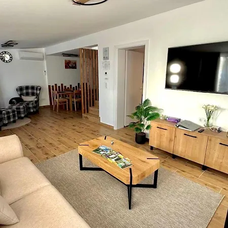 Tj Nyaralo Holiday home *